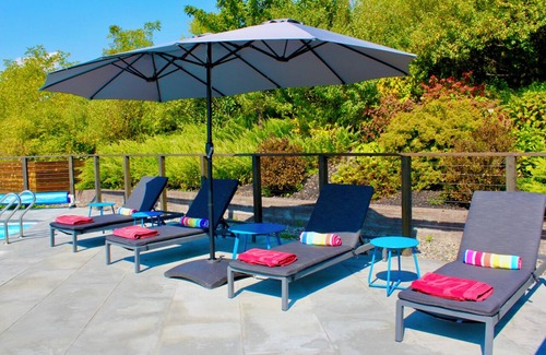 Catskill Maison | River, Beach, Pool, Hot Tub, Treehouse!