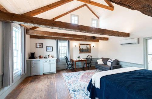 Waco Maison | Hudson upstairs suite - The Mohawk Valley House