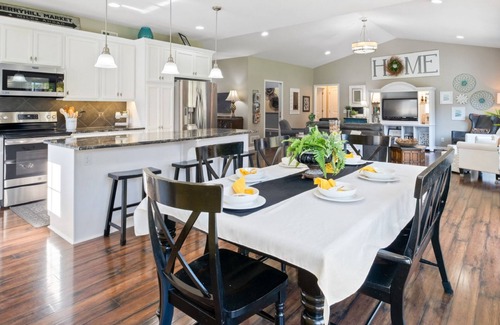 Mission Hills Maison | ONE Street, 3 Huge Homes / Lac / Parc aquatique 1 mile - Réunions no 1 d'Omaha