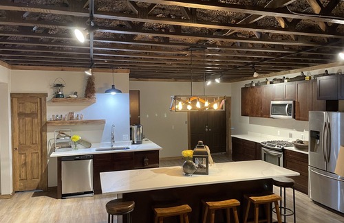 Patterson Cabine | HUGE 11 BD 6 BA CABIN! BAR AND GOLF SIMULATOR INSIDE, OUTDOOR KITCHEN/PROJECTOR