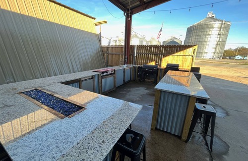 Patterson Cabine | HUGE 11 BD 6 BA CABIN! BAR AND GOLF SIMULATOR INSIDE, OUTDOOR KITCHEN/PROJECTOR