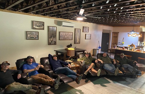 Patterson Cabine | HUGE 11 BD 6 BA CABIN! BAR AND GOLF SIMULATOR INSIDE, OUTDOOR KITCHEN/PROJECTOR