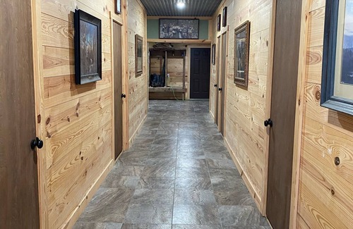 Patterson Cabine | HUGE 11 BD 6 BA CABIN! BAR AND GOLF SIMULATOR INSIDE, OUTDOOR KITCHEN/PROJECTOR