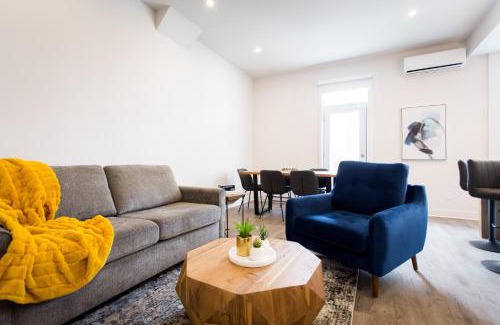 Griffintown Appartement | Huge 2 Bdr with Balcony in Mile End by Den Stays