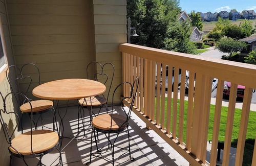 Cottonwood Copropriété | Huge 2 Bedroom Condo with Attached Garage!