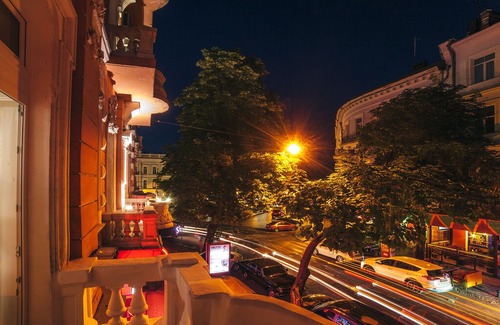 Odessa City Center Appartement | Huge 3-bedroom apartment on Ekaterina square