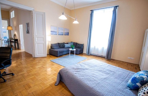 Jozsefvaros Appartement | Huge 5 rooms Apartment in Budapest city center