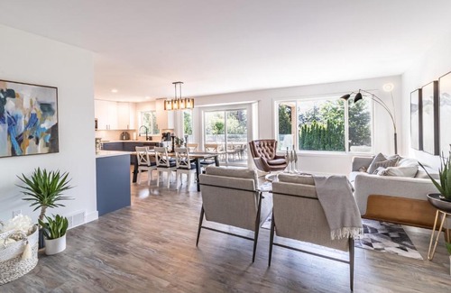 Glenmore Maison | Huge 5BR Home with Pool, Hot Tub & Games Room