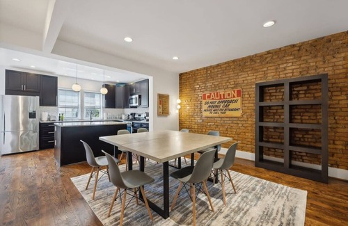 Petworth Maison | Huge 6 Queen Bed home with two decks & Parking
