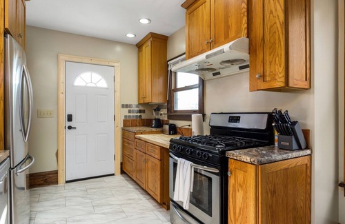 Old North Columbus Maison | HUGE 7 Bedroom, 4 Bathroom Sleeps 14+