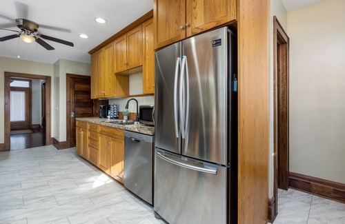 Old North Columbus Maison | HUGE 7 Bedroom, 4 Bathroom Sleeps 14+