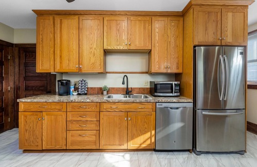 Old North Columbus Maison | HUGE 7 Bedroom, 4 Bathroom Sleeps 14+