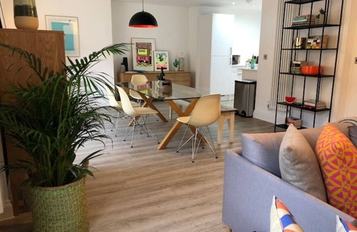 Margate Appartement | Huge Apartment 5 mins from the Beach with Free Gated Parking