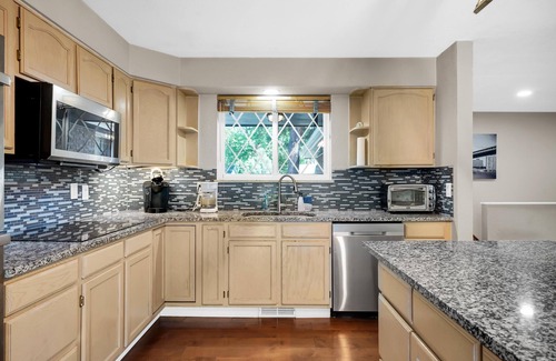 Northwest Arvada Maison | Huge Arvada Retreat! Great quiet neighborhood!