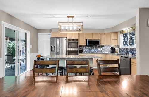 Northwest Arvada Maison | Huge Arvada Retreat! Great quiet neighborhood!