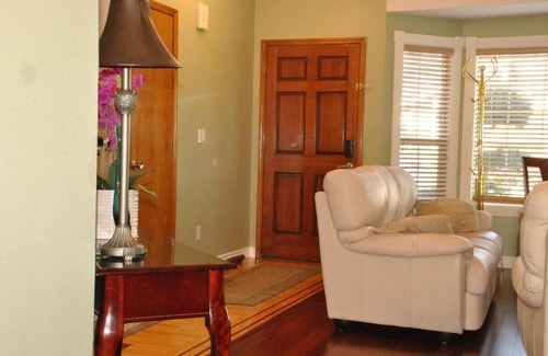 Beaverton Maison | Huge Bdrms on main-Charming vacation home for 19