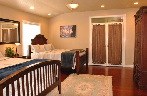 Beaverton Maison | Huge Bdrms on main-Charming vacation home for 19