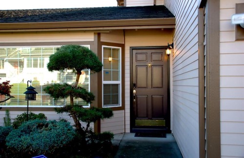 Beaverton Maison | Huge Bdrms on main-Charming vacation home for 19