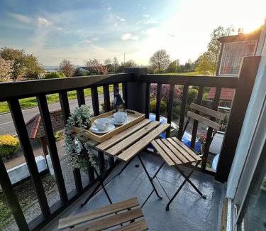 Leigh-on-Sea Maison | Huge Beach house -Seaview balcony-perfect location Pass the Keys