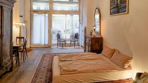 Schoeneberg Appartement | Huge-Elegant-Art 5 Beds Flat in Schöneberg