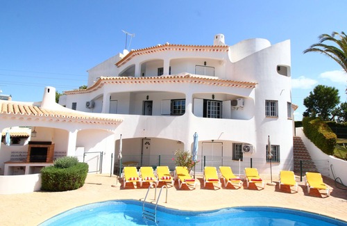 Branqueira Villa | HUGE FAMILY FRIENDLY VILLA, 7 BEDROOMS, PRIVATE POOL, AIRCON, LARGE GARDENS
