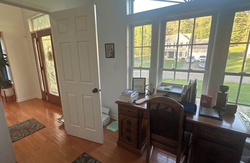 Niskayuna Maison | Huge Family Home; Centrally Located in the Capital Region!