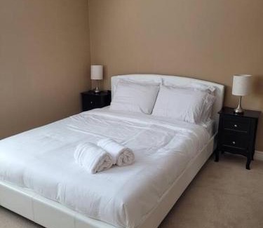 Highland West Maison | Huge Family home sleeps 10 with 3 parking spots
