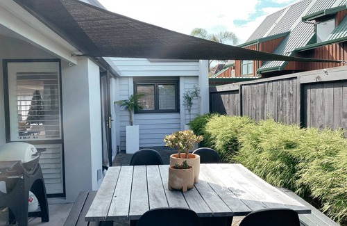 Mount Maunganui Maison | Huge Family Retreat with Pool and Cinema - 4 mins from the beach
