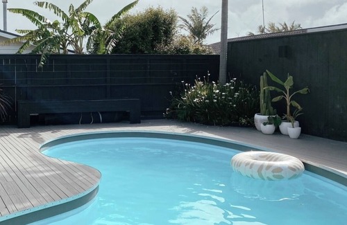 Mount Maunganui Maison | Huge Family Retreat with Pool and Cinema - 4 mins from the beach