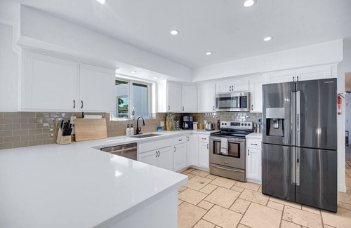 Shalimar Maison | Huge Golf Course Home-free Heated Pool Theatre Gym