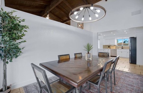 Shalimar Maison | Huge Golf Course Home-free Heated Pool Theatre Gym