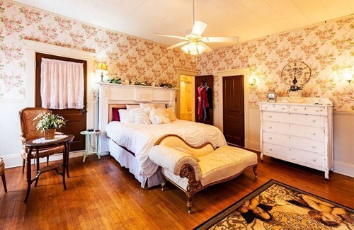 Gainesville Lit Et Petit-Déjeuner | Huge King Suite with Fireplace, Private Bath, Hot Tub and Pool.