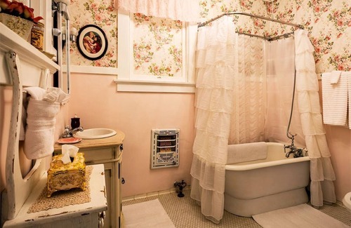 Gainesville Lit Et Petit-Déjeuner | Huge King Suite with Fireplace, Private Bath, Hot Tub and Pool.