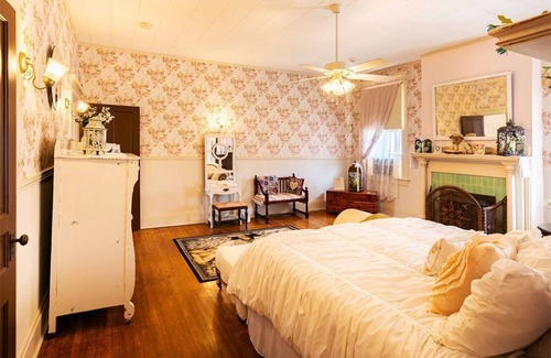 Gainesville Lit Et Petit-Déjeuner | Huge King Suite with Fireplace, Private Bath, Hot Tub and Pool.