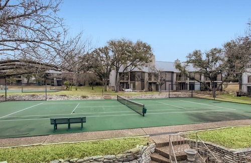 Lakeway Maison | Immense maison de ville de luxe / Condo dans le monde du tennis, Lakeway, Tx., À l'ouest d'Austin