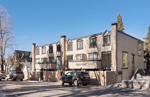 Aspen Maison | HUGE Modern Downtown Aspen Loft - 3br/2ba!