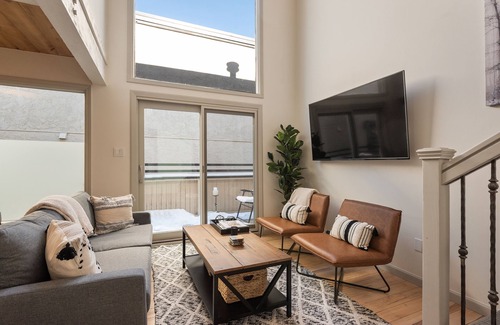 Aspen Maison | HUGE Modern Downtown Aspen Loft - 3br/2ba!
