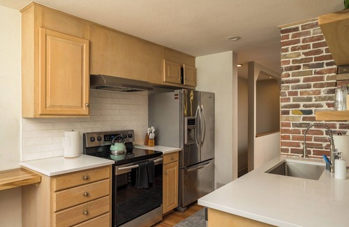 Goldsmith Maison | Events allowed huge secluded yard hot tub game room 5-15 min to DU, DTC, DT