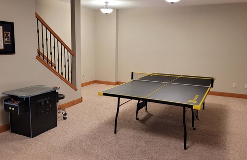 Shorewood Maison | HUGE space with room to spread out! Close to Excelsior and Lake Minnetonka.