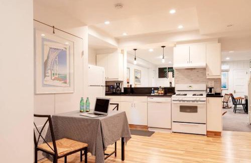 Glover Park Appartement | Huge Studio w Full Kitchen W D Parking