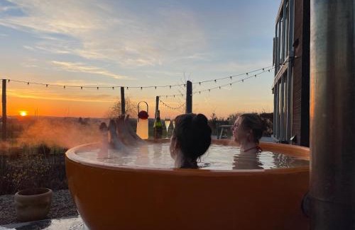 Herk-de-Stad Villa | Huis van Hout - architectenwoning met grote panorama tuin - design hot tub optioneel