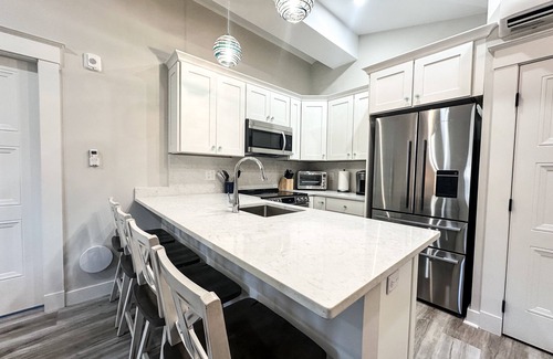 Hull Appartement | Hull Nantasket Beach Area Beautifully Staged brand new 1 bedroom 2 baths laundry