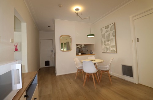 Heathmont Appartement | Humble Abode near Train Station, Costco, Eastland