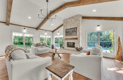 Bryant Maison | Hummingbird Cabin with a private hot tub