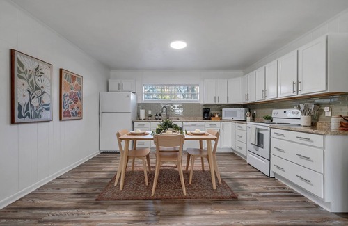 San Luis Maison | HUMMINGBIRD HAUS \ 6 Bedrooms \ Mid-Century \ 2-Unit Home \ 2 Kitchens