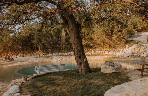 Spring Branch Maison | Hummingbird Haus - Hill country views on 20 acres with firepit