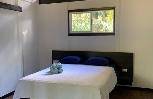 Cahuita Cabine | Hummingbird House - Playa Grande Lodge