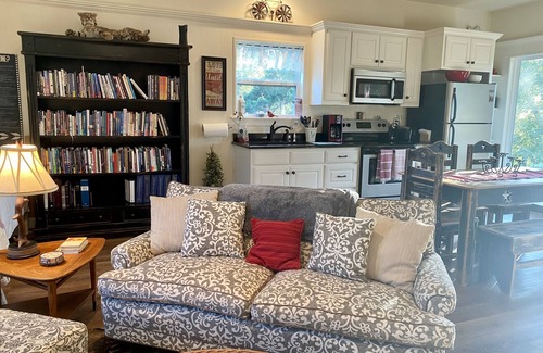 Quitman Appartement | HUMMINGBIRD NEST HIDEAWAY LOFT: East Texas Spiritual Retreat & Country Resort