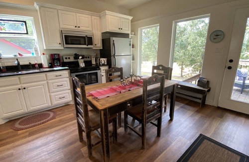 Quitman Appartement | HUMMINGBIRD NEST HIDEAWAY LOFT: East Texas Spiritual Retreat & Country Resort