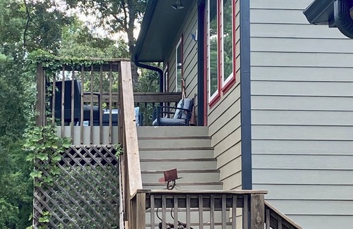 Quitman Appartement | HUMMINGBIRD NEST HIDEAWAY LOFT: East Texas Spiritual Retreat & Country Resort